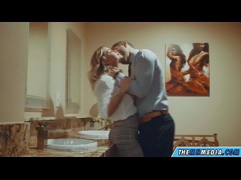 ❤️ Wann eng Busty Blond Iech an engem ëffentlechen Toilette verféiert ️ Sexvideo bei eis lb.dewporn.ru
